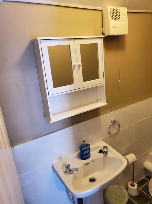 Apt. 2 - Town Centre Apartment Bagenalstown Exterior foto